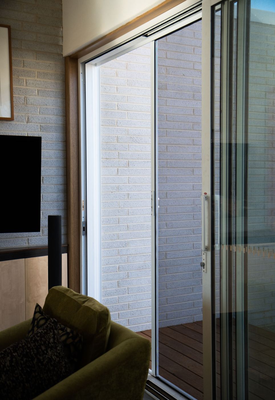 Retractable Fly Screens: Outdoor zip screens